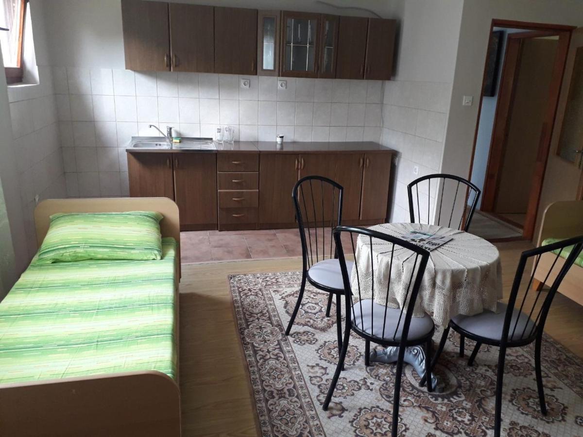Prenociste Vitas Acomodação com café da manhã Miljevina Exterior foto