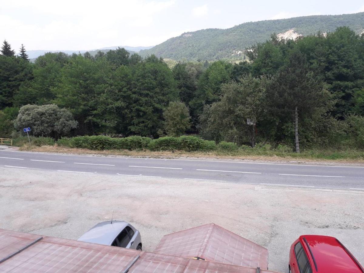 Prenociste Vitas Acomodação com café da manhã Miljevina Exterior foto