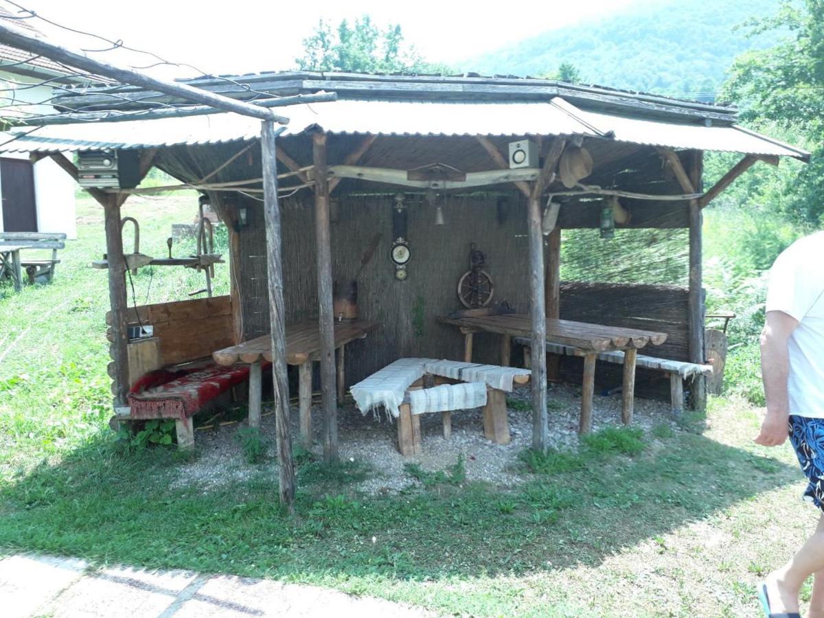 Prenociste Vitas Acomodação com café da manhã Miljevina Exterior foto
